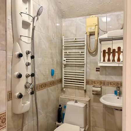 Prime Center - 1bdr - Floor Next To The National Stadium & Lejlighed
