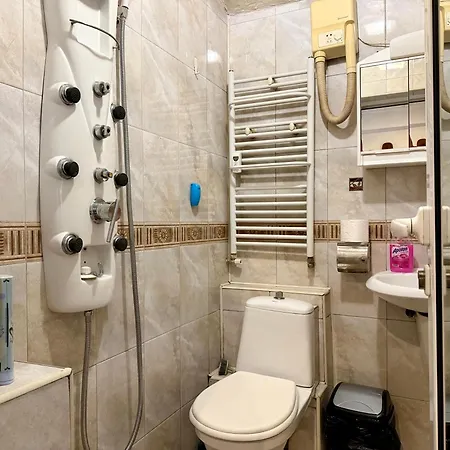 Prime Center - 1bdr - Floor Next To The National Stadium &