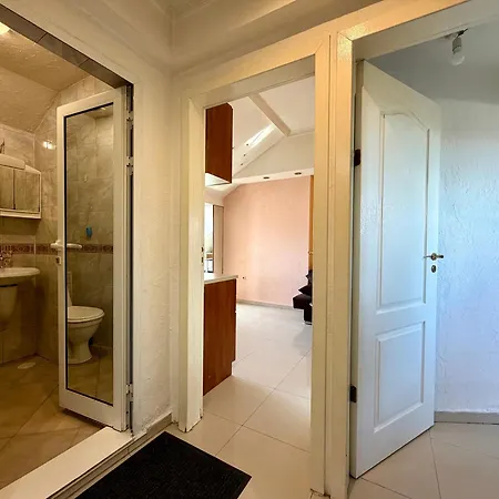 Prime Center - 1bdr - Floor Next To The National Stadium &