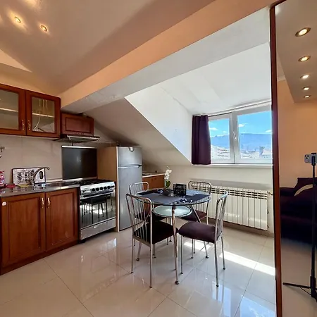 Prime Center - 1bdr - Floor Next To The National Stadium & Lejlighed