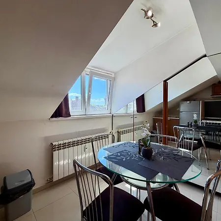 Prime Center - 1bdr - Floor Next To The National Stadium & *