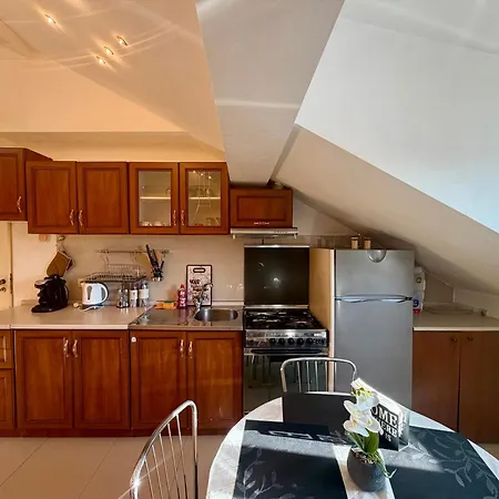 Prime Center - 1bdr - Floor Next To The National Stadium & Sofie