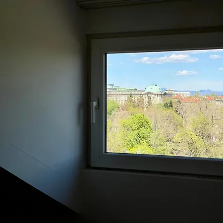 Prime Center - 1bdr - Floor Next To The National Stadium & * Sofie