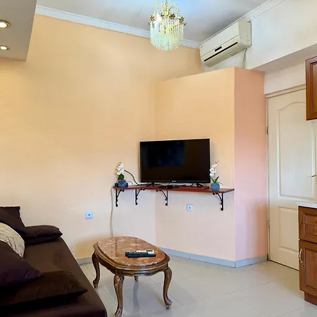 Prime Center - 1bdr - Floor Next To The National Stadium & Apartmán Sofie
