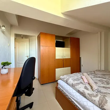 Prime Center - 1bdr - Floor Next To The National Stadium & Apartmán Sofie