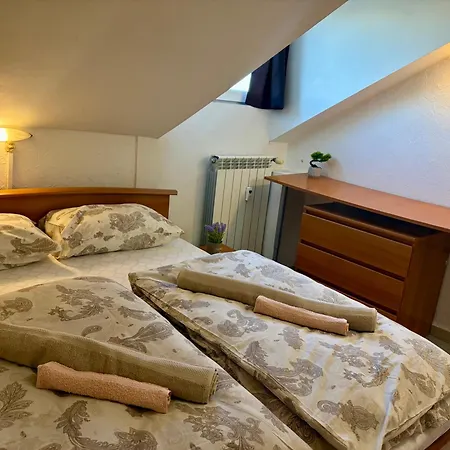 Prime Center - 1bdr - Floor Next To The National Stadium & Apartment