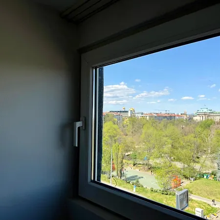 Prime Center - 1bdr - Floor Next To The National Stadium & Apartmán Sofie