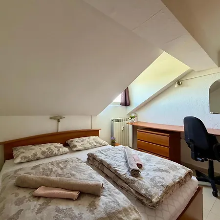 Prime Center - 1bdr - Floor Next To The National Stadium & Apartment