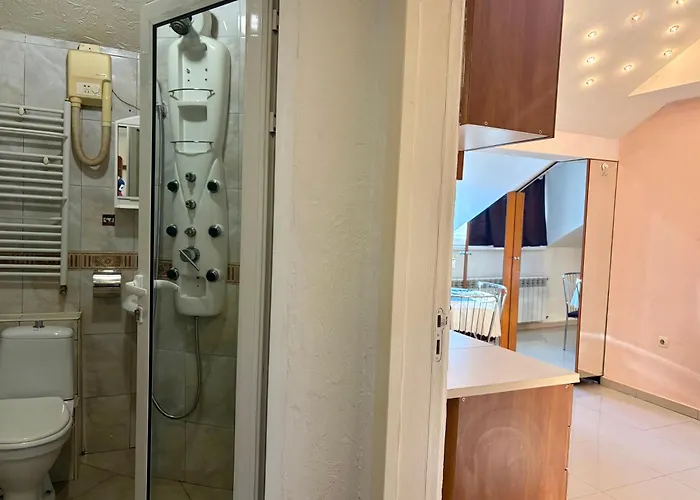 Prime Center - 1bdr - Floor Next To The National Stadium &