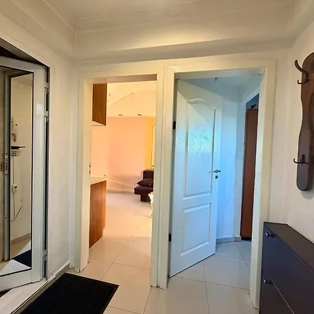 Prime Center - 1bdr - Floor Next To The National Stadium & Appartement *