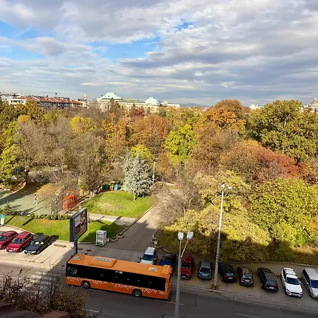 Prime Center - 1bdr - Floor Next To The National Stadium & *