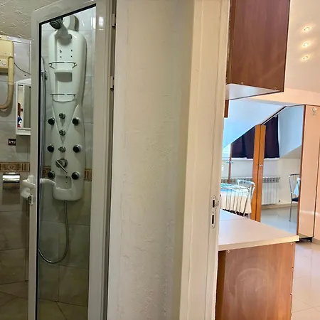 Prime Center - 1bdr - Floor Next To The National Stadium &